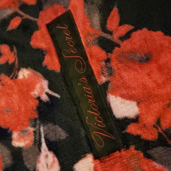 Victoria Secret plush sherpa Large Blanket - Picture 5 of 6